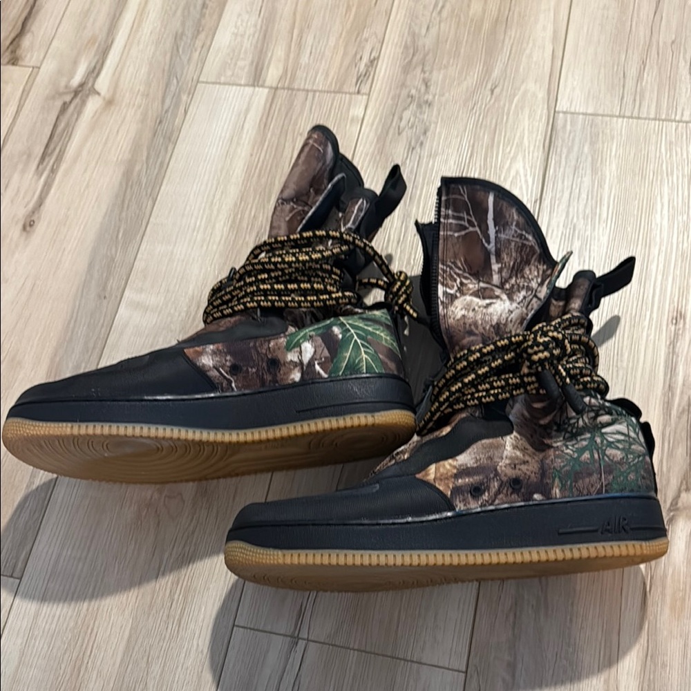 Men’s 13 Camo Air Force 1’s